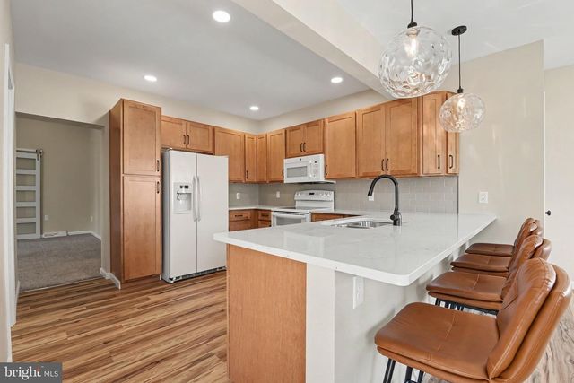 405 KAUFFMAN ST, Boiling Springs, PA 17007