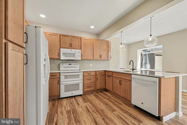 405 KAUFFMAN ST, Boiling Springs, PA 17007