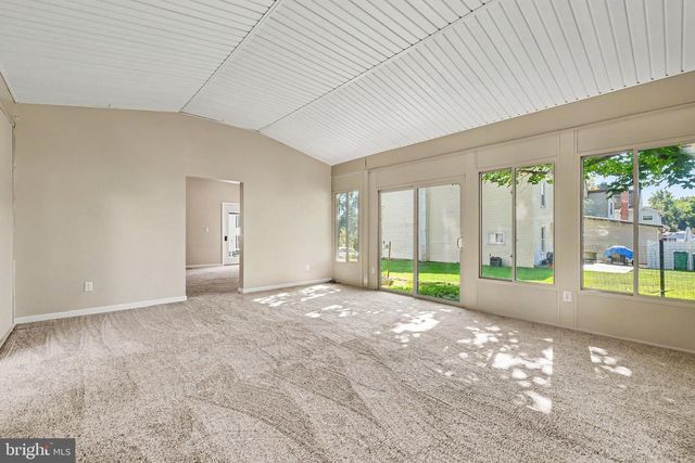 405 KAUFFMAN ST, Boiling Springs, PA 17007