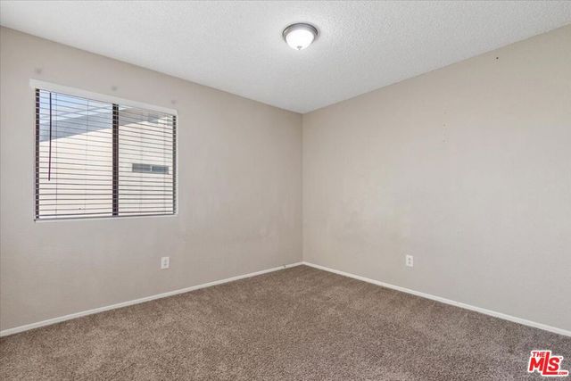 3021 W Avenue J4, Lancaster, CA 93536