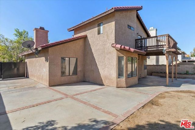 3021 W Avenue J4, Lancaster, CA 93536