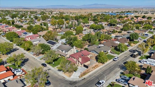 3021 W Avenue J4, Lancaster, CA 93536