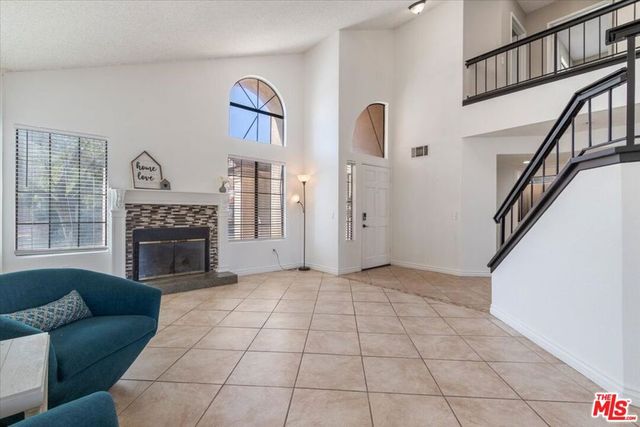 3021 W Avenue J4, Lancaster, CA 93536