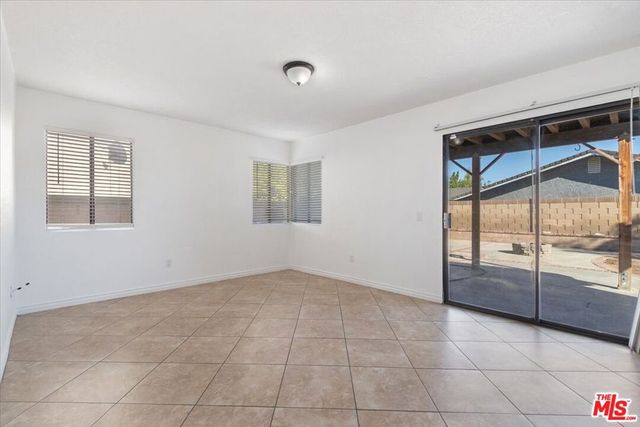 3021 W Avenue J4, Lancaster, CA 93536