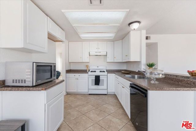 3021 W Avenue J4, Lancaster, CA 93536