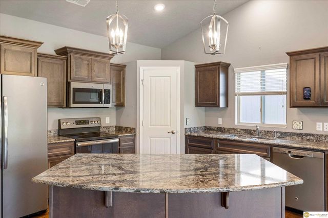 13911 Potter Parkway, Omaha, NE 68142