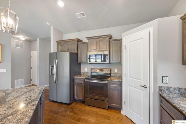 13911 Potter Parkway, Omaha, NE 68142
