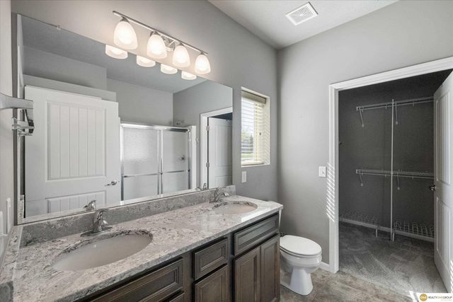 13911 Potter Parkway, Omaha, NE 68142