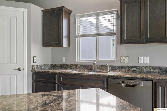 13911 Potter Parkway, Omaha, NE 68142