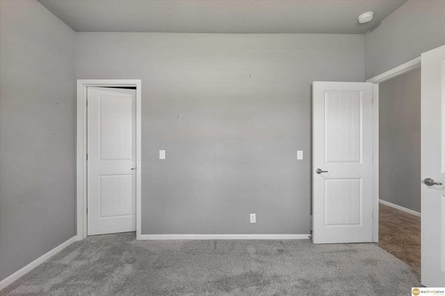 13911 Potter Parkway, Omaha, NE 68142