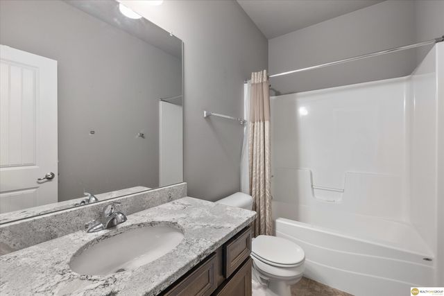 13911 Potter Parkway, Omaha, NE 68142