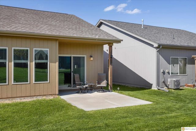 13911 Potter Parkway, Omaha, NE 68142