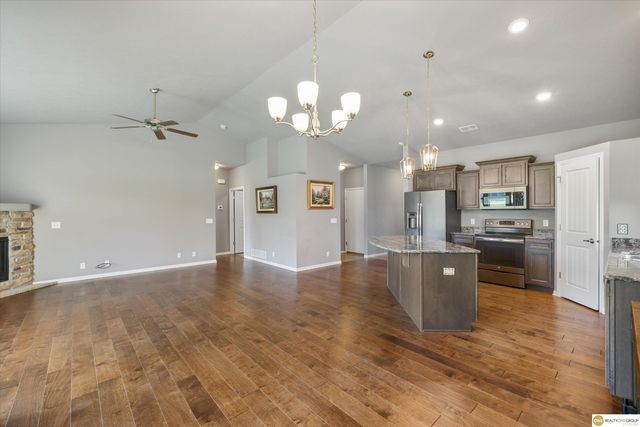 13911 Potter Parkway, Omaha, NE 68142