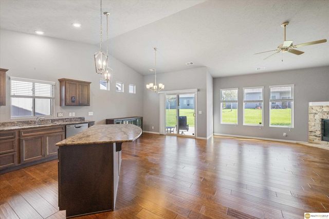13911 Potter Parkway, Omaha, NE 68142