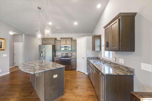 13911 Potter Parkway, Omaha, NE 68142