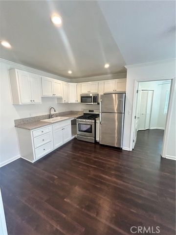 1713 S Redondo Boulevard, Los Angeles, CA 90019