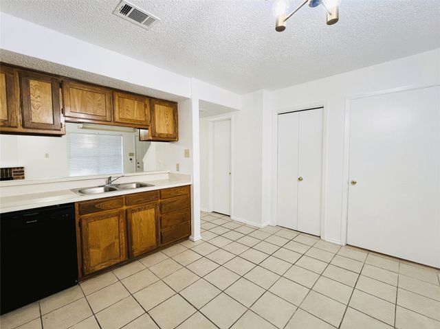 929 W Hickory Street A5, Denton, TX 76201