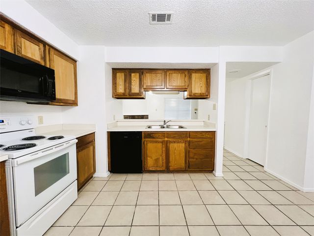 929 W Hickory Street A5, Denton, TX 76201