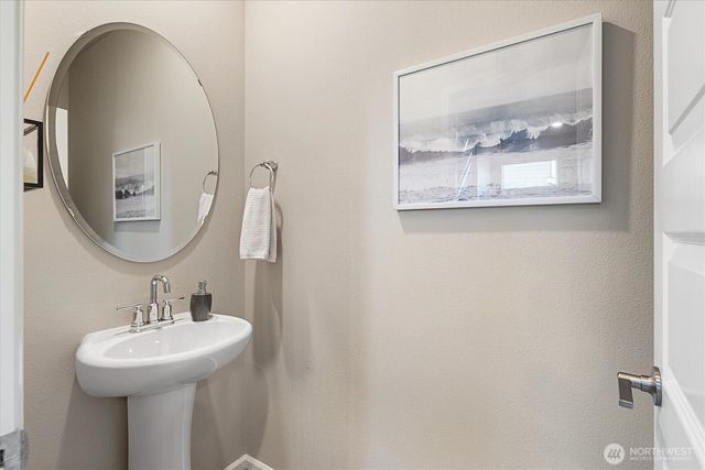 17525 Crossing Drive E, Puyallup, WA 98374