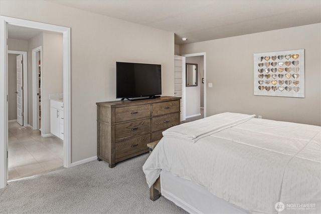 17525 Crossing Drive E, Puyallup, WA 98374