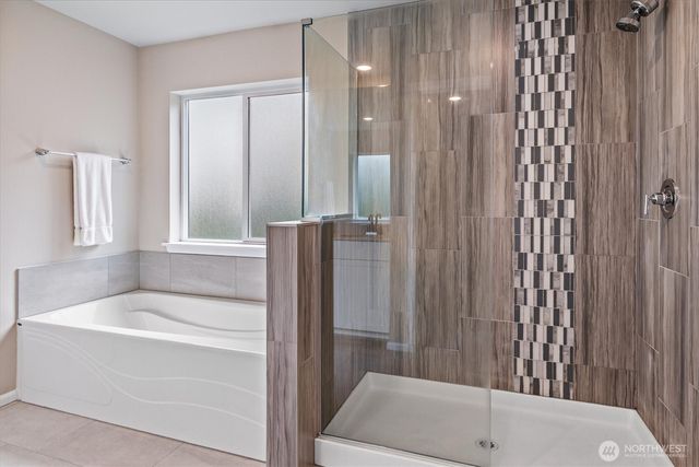 17525 Crossing Drive E, Puyallup, WA 98374