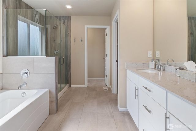 17525 Crossing Drive E, Puyallup, WA 98374