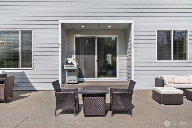 17525 Crossing Drive E, Puyallup, WA 98374