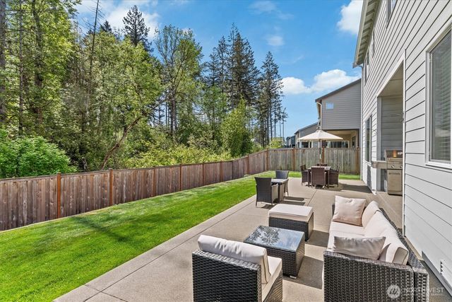 17525 Crossing Drive E, Puyallup, WA 98374