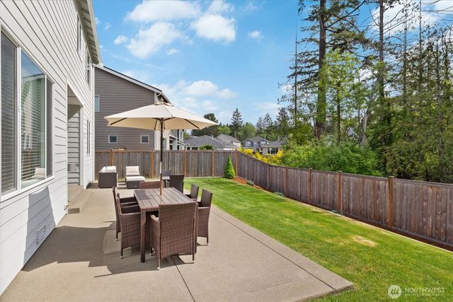 17525 Crossing Drive E, Puyallup, WA 98374