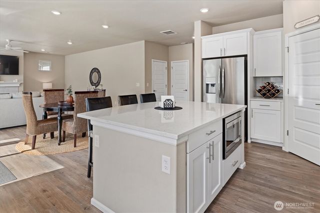 17525 Crossing Drive E, Puyallup, WA 98374