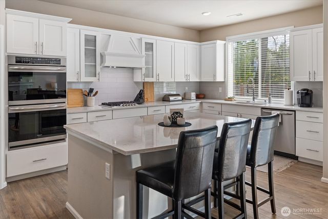 17525 Crossing Drive E, Puyallup, WA 98374