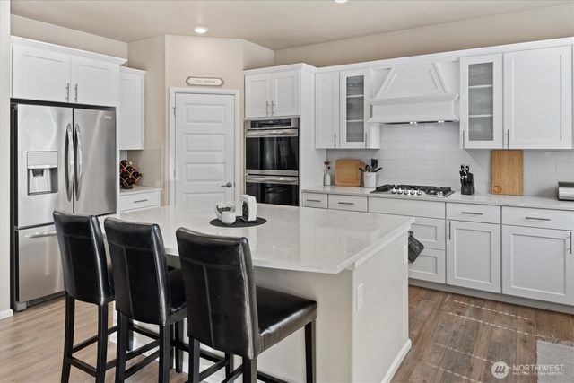 17525 Crossing Drive E, Puyallup, WA 98374