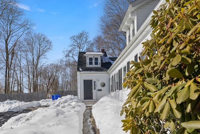 122 Union St B, Rockland, MA 02370