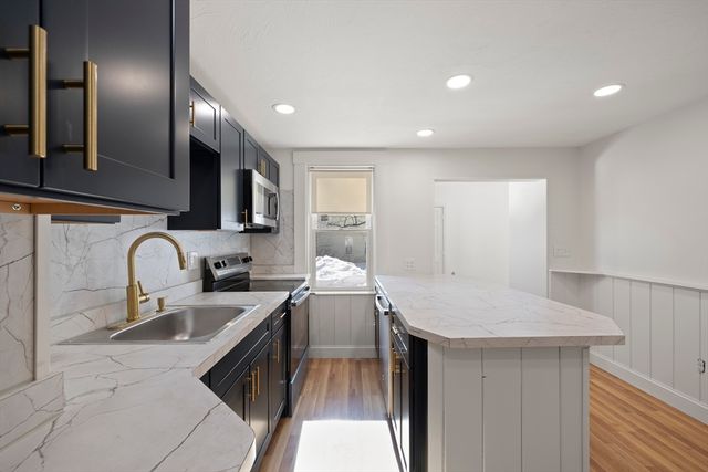 122 Union St B, Rockland, MA 02370