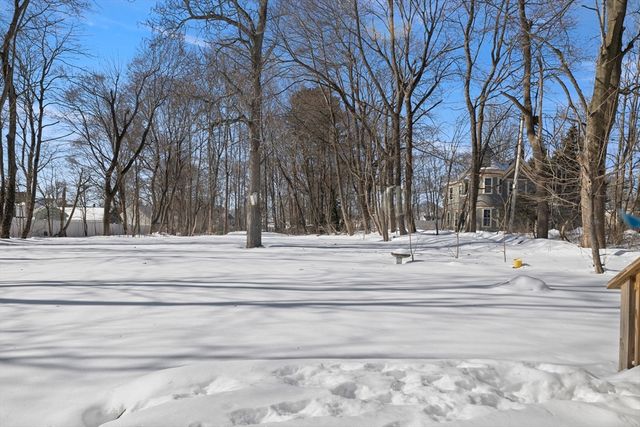 122 Union St B, Rockland, MA 02370