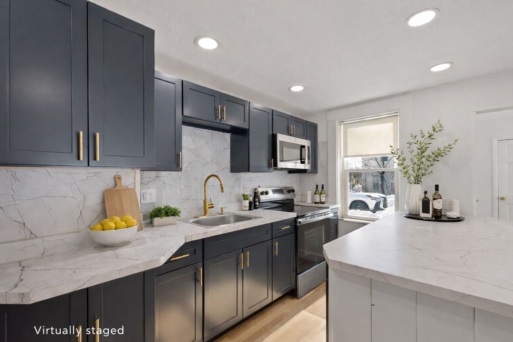 122 Union St B, Rockland, MA 02370