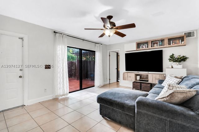 804 SW 119th Way 804, Davie, FL 33325
