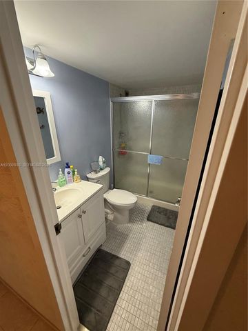 1000 Parkview Dr 407, Hallandale Beach, FL 33009