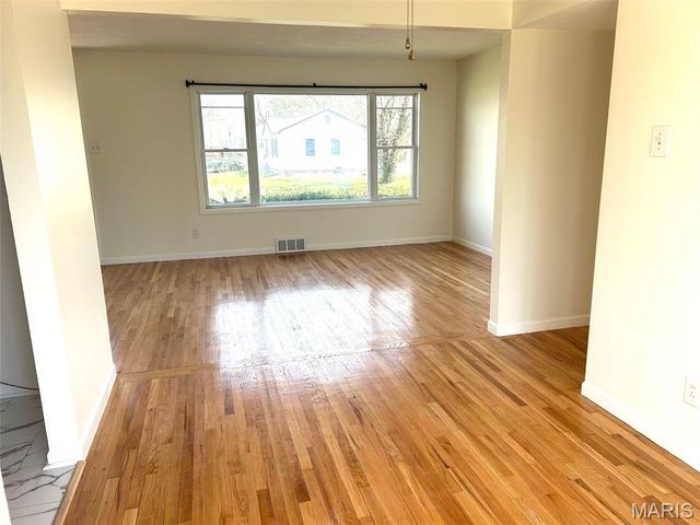 900 La Crosse Drive, Florissant, MO 63031