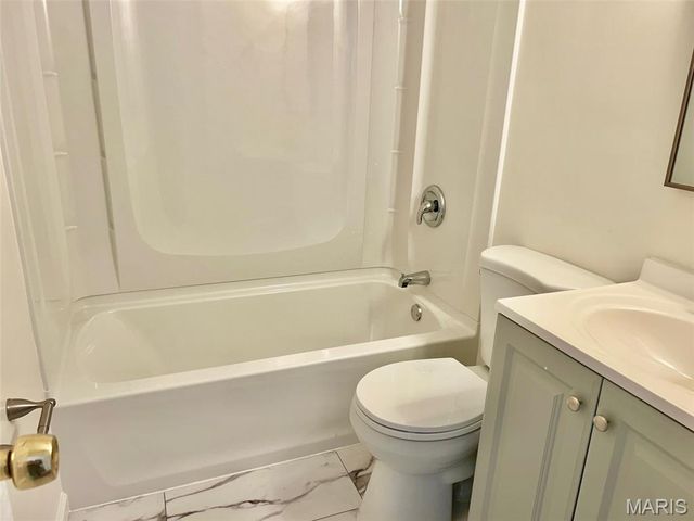 900 La Crosse Drive, Florissant, MO 63031