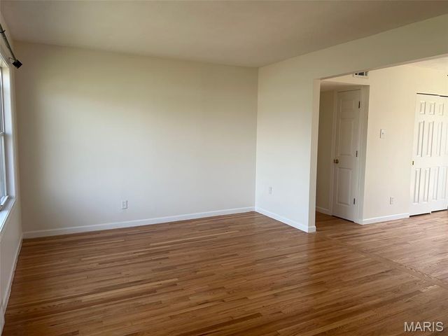 900 La Crosse Drive, Florissant, MO 63031