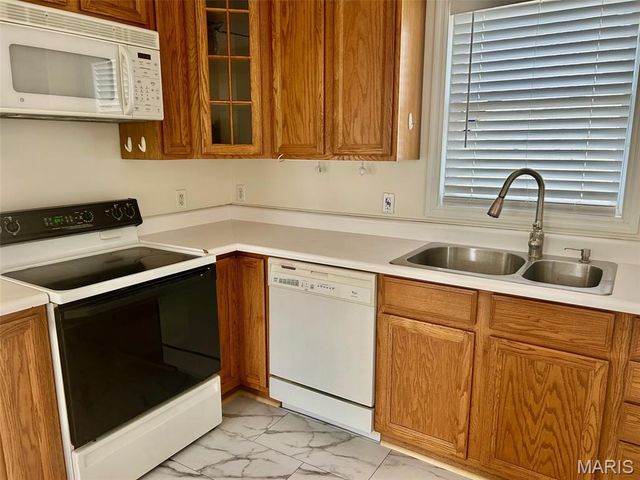 900 La Crosse Drive, Florissant, MO 63031