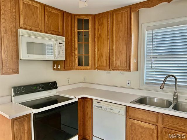 900 La Crosse Drive, Florissant, MO 63031