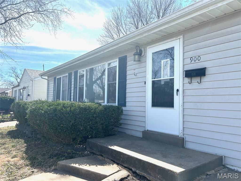 900 La Crosse Drive, Florissant, MO 63031