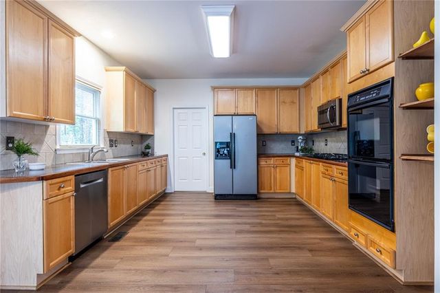 616 Piping Rock Point, Lawrenceville, GA 30043