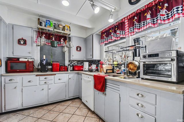 822 E Woodside Street, South Bend, IN 46614