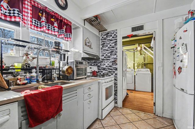 822 E Woodside Street, South Bend, IN 46614