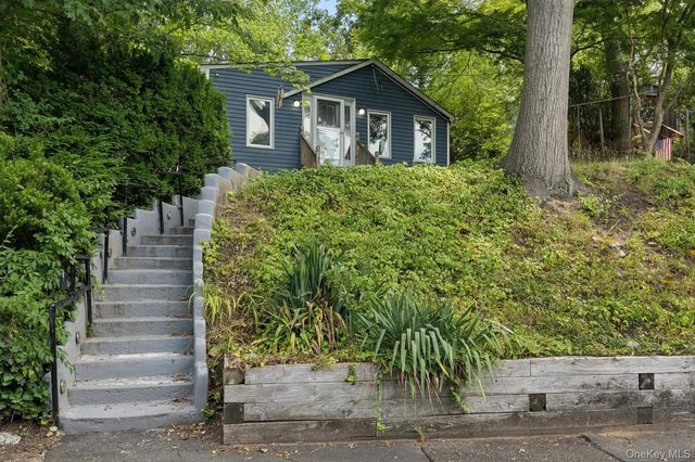 8 Towle Place, Glen Cove, NY 11542