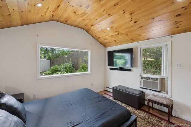 8 Towle Place, Glen Cove, NY 11542