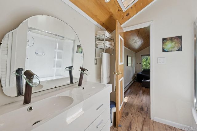 8 Towle Place, Glen Cove, NY 11542